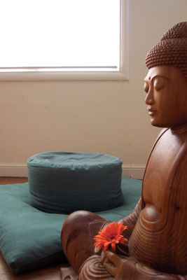 Experts advise choosing a meditation space in an isolated location and including an altar that serves as a repository for sacred objects.
